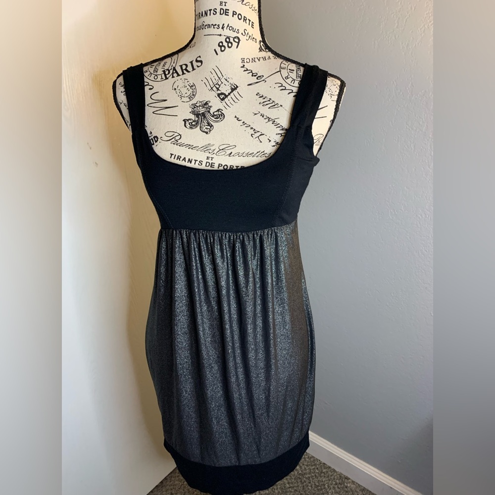 Cute black dress!!